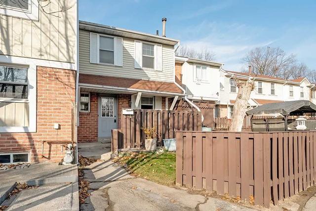 7 - 3061 Sir Johns Home, House attached with 2 bedrooms, 2 bathrooms and 1 parking in Mississauga ON | Card Image