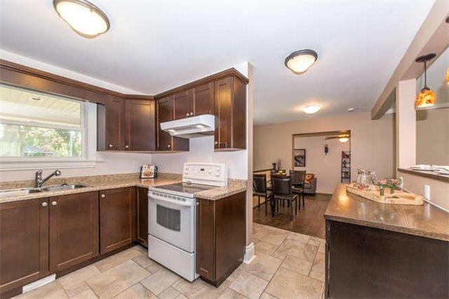 870 Hortop St, House detached with 3 bedrooms, 2 bathrooms and 4 parking in Oshawa ON | Image 4