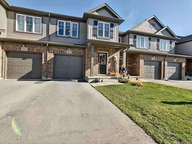 315 Silverwood Ave, House attached with 3 bedrooms, 2 bathrooms and 1 parking in Welland ON | Image 2