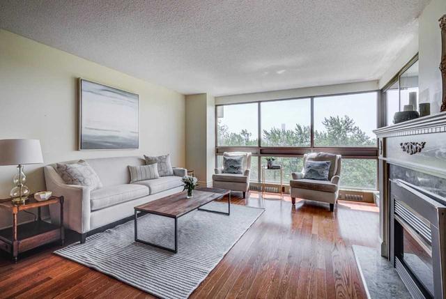 701 - 61 St Clair Ave W, Condo with 2 bedrooms, 2 bathrooms and 1 parking in Toronto ON | Image 3