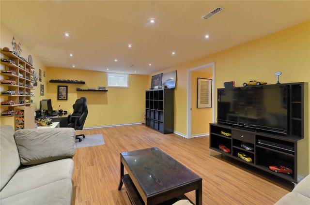 8 Valleycrest Ave, House detached with 4 bedrooms, 2 bathrooms and 8 parking in Markham ON | Image 10