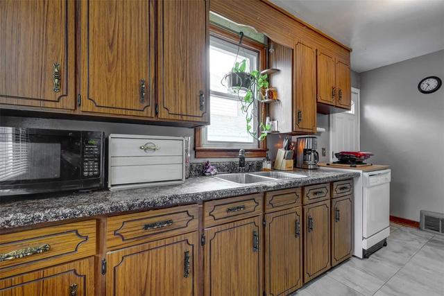 6 Victoria St E, House detached with 3 bedrooms, 1 bathrooms and 3 parking in Kawartha Lakes ON | Image 32