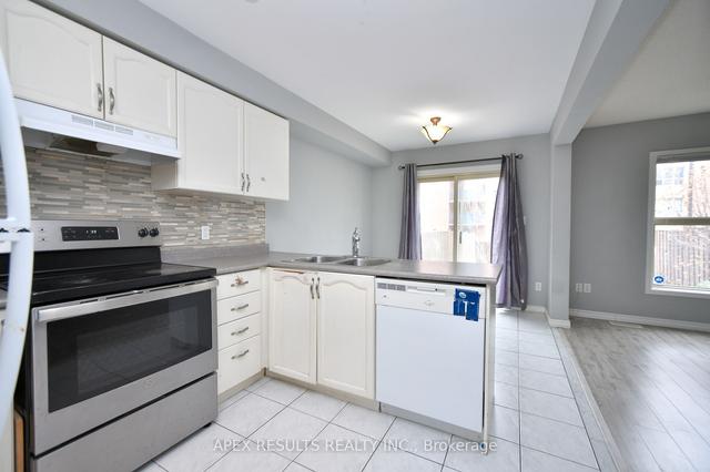 55 Townmansion Dr, House attached with 3 bedrooms, 3 bathrooms and 3 parking in Hamilton ON | Image 5