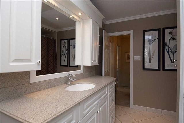 856 Melton Dr, House detached with 3 bedrooms, 3 bathrooms and 6 parking in Mississauga ON | Image 14