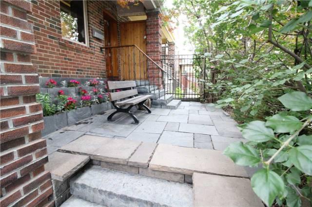 10 St David St, House semidetached with 3 bedrooms, 1 bathrooms and null parking in Toronto ON | Image 2