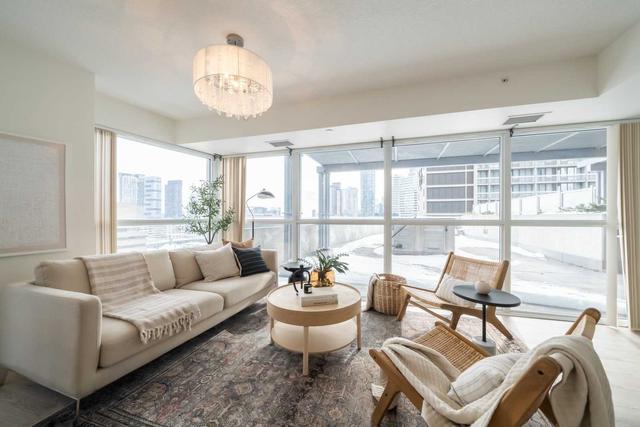 1407 - 386 Yonge St, Condo with 3 bedrooms, 2 bathrooms and 1 parking in Toronto ON | Image 11