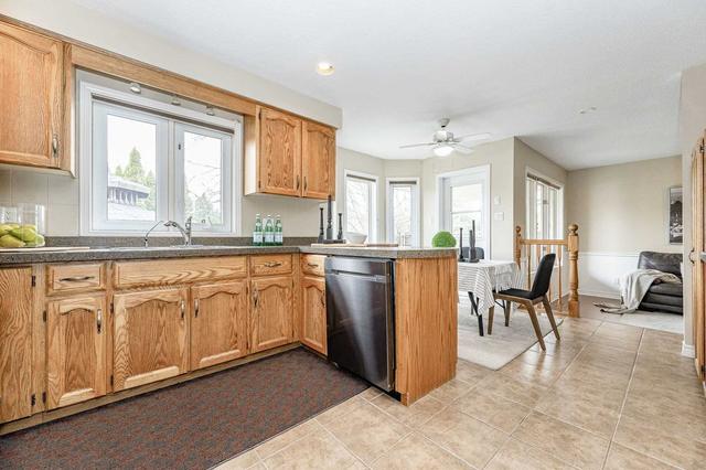 35 Rochelle Dr, House detached with 3 bedrooms, 4 bathrooms and 4 parking in Guelph ON | Image 7
