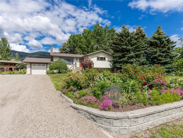 7459 Buchanan Road, House detached with 3 bedrooms, 1 bathrooms and 6 parking in Coldstream BC | Card Image