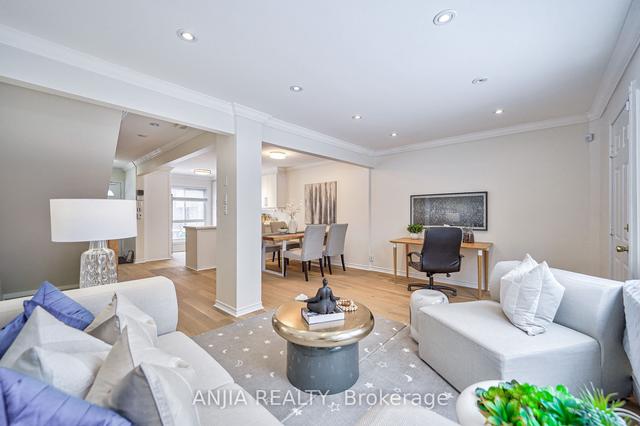 32 Thorny Vineway, Townhouse with 3 bedrooms, 3 bathrooms and 1 parking in Toronto ON | Image 13