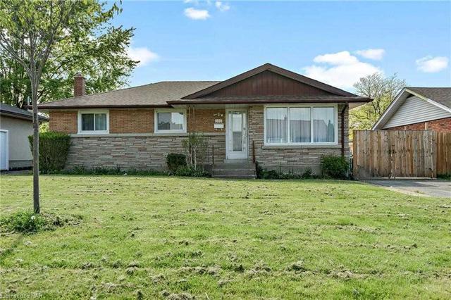 100 Jacobson Ave, House detached with 3 bedrooms, 2 bathrooms and 2 parking in St. Catharines ON | Image 1