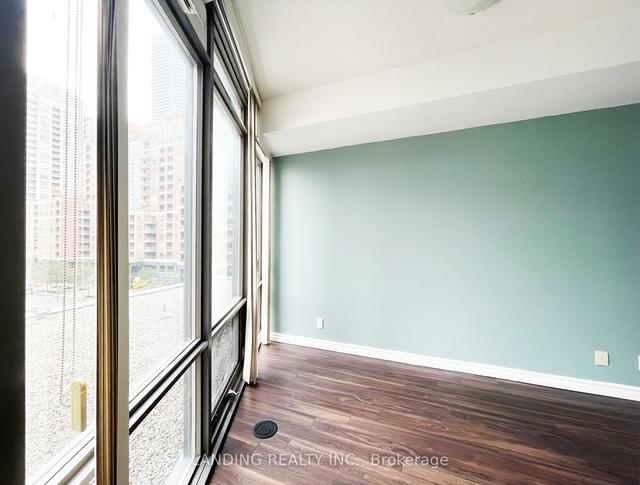 404 - 832 Bay St, Condo with 1 bedrooms, 1 bathrooms and 0 parking in Toronto ON | Image 5