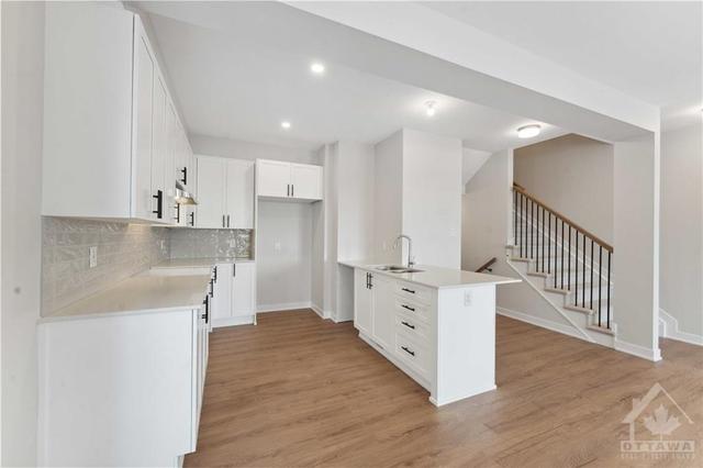 316 Catsfoot Walk, Townhouse with 4 bedrooms, 4 bathrooms and 2 parking in Ottawa ON | Image 4