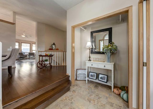 1414 Shawnee Drive Sw, House detached with 4 bedrooms, 3 bathrooms and 5 parking in Calgary AB | Image 4