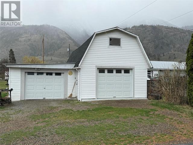 3027 Hwy 3 Highway, House detached with 2 bedrooms, 1 bathrooms and 3 parking in Okanagan Similkameen G BC | Image 4