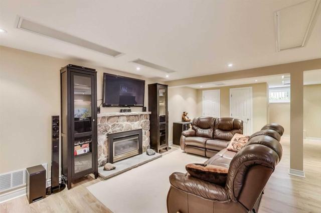 81 Decarie Circ, House detached with 3 bedrooms, 3 bathrooms and 6 parking in Toronto ON | Image 15