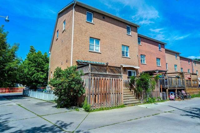 7 Littleyork Rd, House semidetached with 3 bedrooms, 3 bathrooms and 1 parking in Toronto ON | Image 28