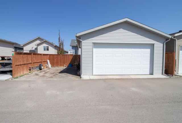 1030 Alice Birch Point N, House detached with 4 bedrooms, 3 bathrooms and 3 parking in Lethbridge AB | Image 32