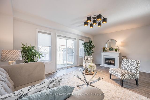 71 Arlington Cres, Townhouse with 3 bedrooms, 3 bathrooms and 2 parking in Guelph ON | Image 38