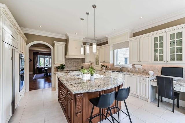 5 Riverstone Crt, House detached with 3 bedrooms, 4 bathrooms and 13 parking in East Gwillimbury ON | Image 4