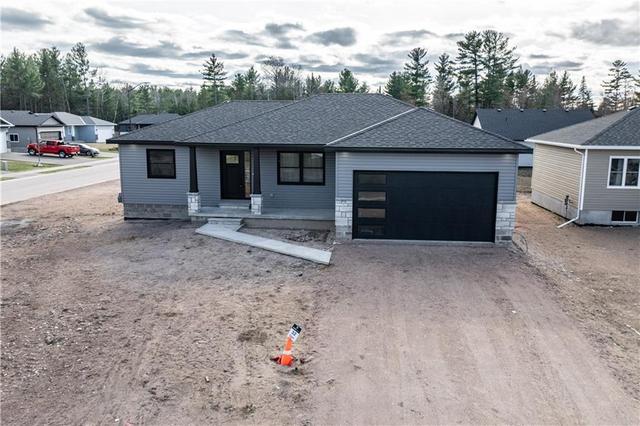 32 Durant Street, House detached with 4 bedrooms, 3 bathrooms and 4 parking in Petawawa ON | Image 5