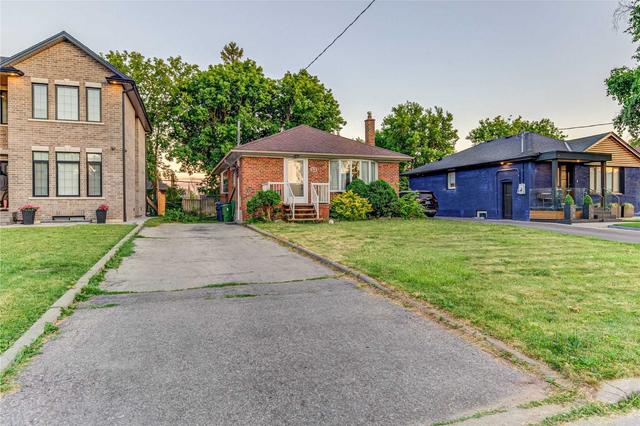 33 Orlando Blvd, House detached with 3 bedrooms, 2 bathrooms and 4 parking in Toronto ON | Image 12