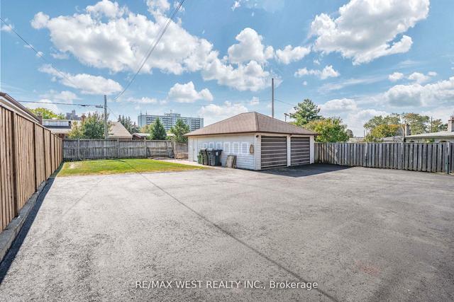 7 Dante Rd, House detached with 3 bedrooms, 4 bathrooms and 11 parking in Toronto ON | Image 16