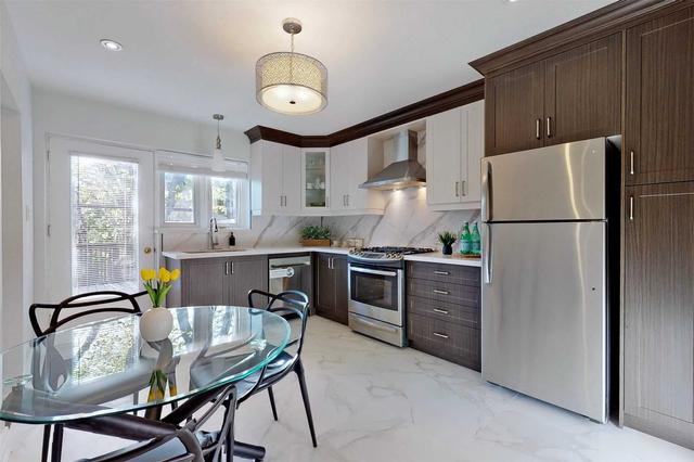 8 Wren Crt, House semidetached with 3 bedrooms, 3 bathrooms and 4 parking in Toronto ON | Image 6