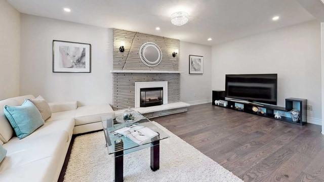 15 Robert St, House detached with 4 bedrooms, 4 bathrooms and 4 parking in Markham ON | Image 3