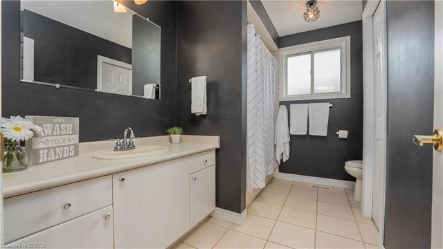 27 Coxwell Crescent, House detached with 5 bedrooms, 2 bathrooms and null parking in Brantford ON | Image 22