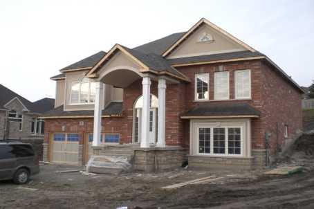 6 Gilchrist Crt, House detached with 2 bedrooms, 3 bathrooms and 2 parking in Whitby ON | Image 2