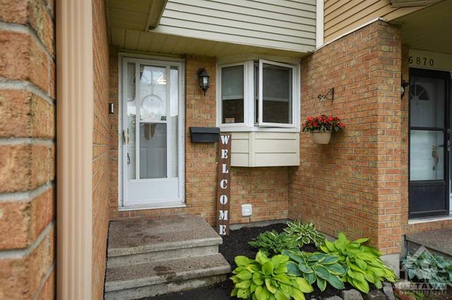 6872 Bilberry Drive, Townhouse with 3 bedrooms, 3 bathrooms and 3 parking in Ottawa ON | Image 2