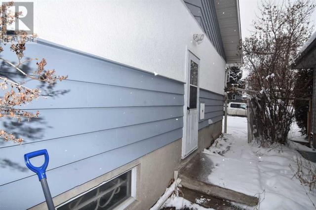 1235 19 Street Ne, House detached with 5 bedrooms, 2 bathrooms and 2 parking in Calgary AB | Image 2