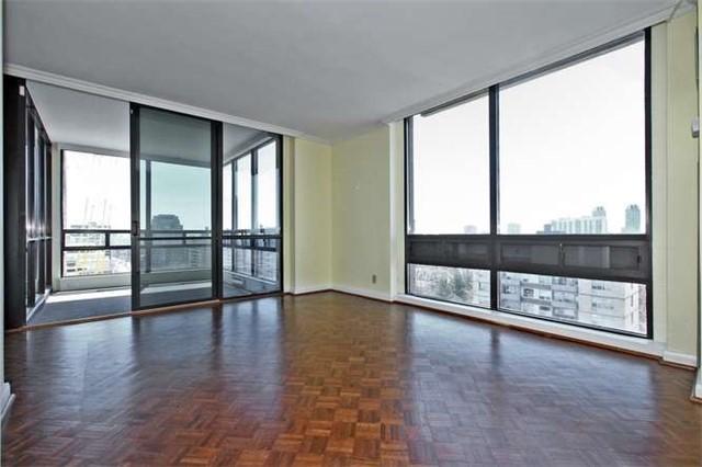 1404 - 619 Avenue Rd, Condo with 2 bedrooms, 2 bathrooms and 1 parking in Toronto ON | Image 8