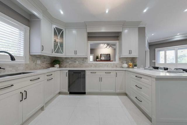 7327 Glamorgan Way, House detached with 4 bedrooms, 5 bathrooms and 5 parking in Mississauga ON | Image 4