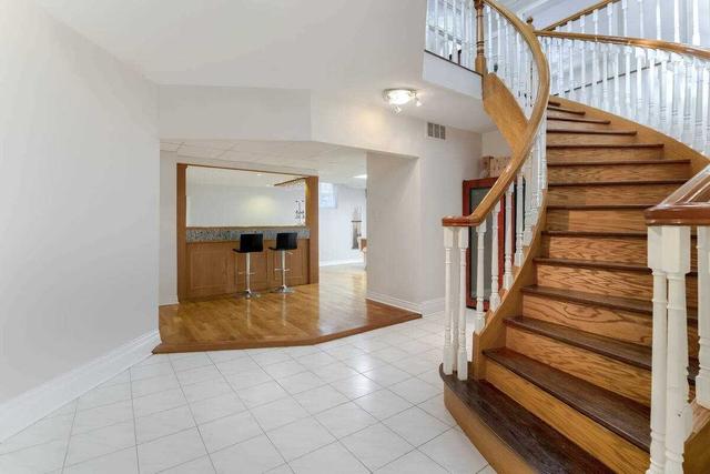 35 Royalavon Cres, House detached with 5 bedrooms, 5 bathrooms and 6 parking in Toronto ON | Image 24