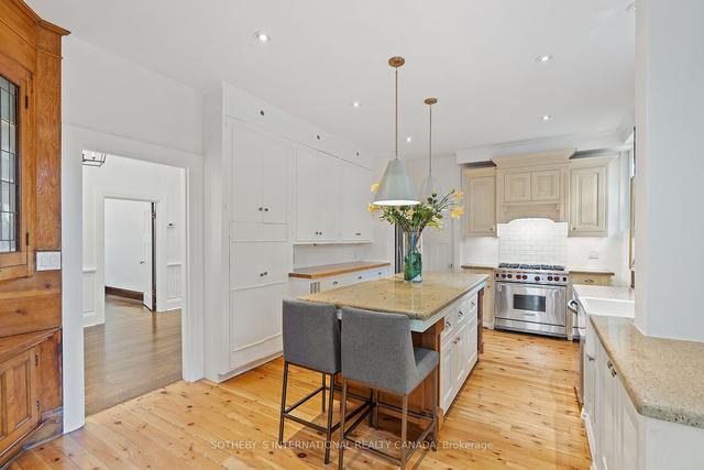 379 Walmer Rd, House detached with 7 bedrooms, 6 bathrooms and 4 parking in Toronto ON | Image 5