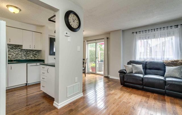 19 Murphy Lane, Townhouse with 3 bedrooms, 2 bathrooms and 2 parking in Ajax ON | Image 4