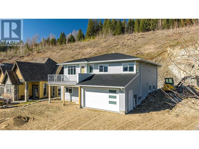 2220 Mountain View Avenue, House detached with 3 bedrooms, 2 bathrooms and 4 parking in Lumby BC | Image 6