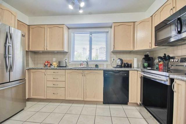 3211 - 4 Dayspring Circ, Condo with 2 bedrooms, 2 bathrooms and 1 parking in Brampton ON | Image 4