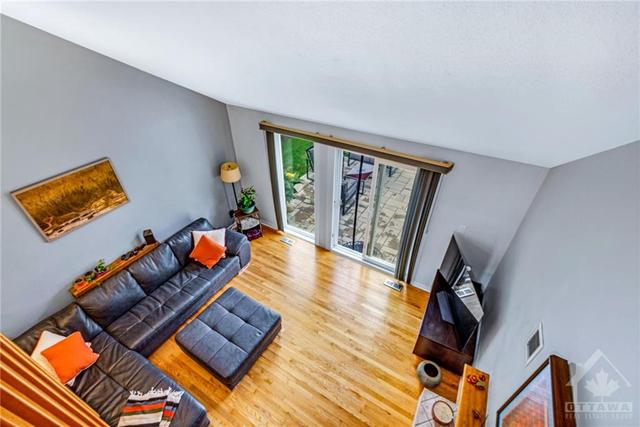 1074 Grenoble Crescent, Home with 3 bedrooms, 2 bathrooms and 3 parking in Ottawa ON | Image 7