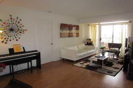 301 - 310 Burnhamthorpe Rd, Condo with 2 bedrooms, 2 bathrooms and 1 parking in Mississauga ON | Image 2