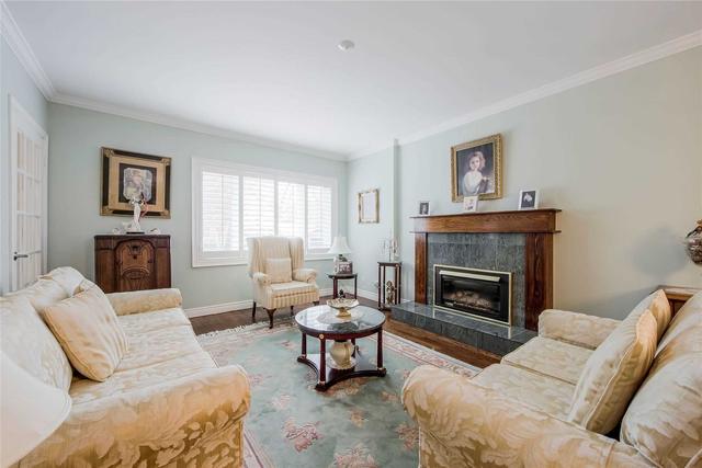 18 West Hill Dr, House detached with 3 bedrooms, 3 bathrooms and 12 parking in Toronto ON | Image 2