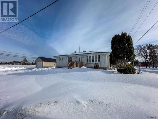 367 Timmins Ave, House detached with 5 bedrooms, 2 bathrooms and null parking in Black River Matheson ON | Image 1