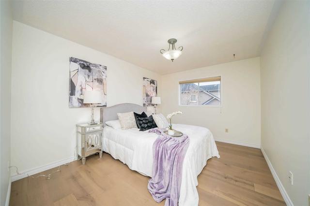 1856 Woodgate Crt, House attached with 3 bedrooms, 3 bathrooms and 3 parking in Oshawa ON | Image 4