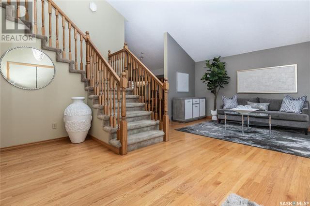 735 Wakaw Terrace, House detached with 5 bedrooms, 4 bathrooms and null parking in Saskatoon SK | Image 3