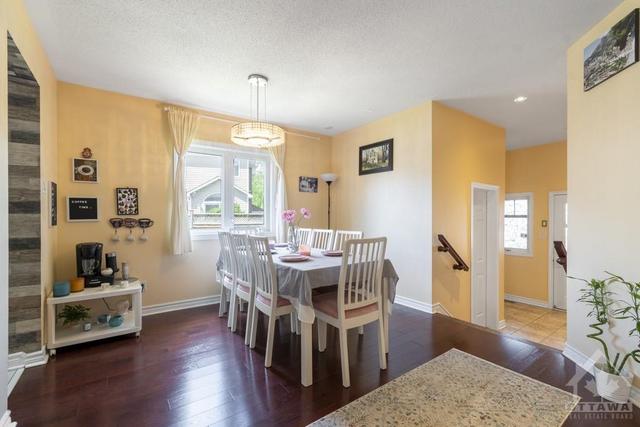 268 Trailsedge Way, Townhouse with 4 bedrooms, 4 bathrooms and 3 parking in Ottawa ON | Image 2