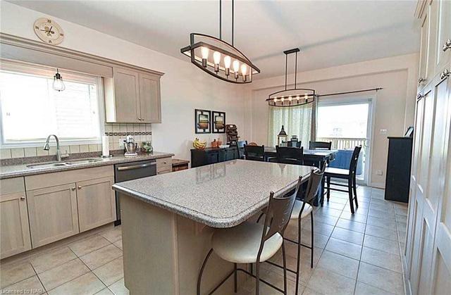 80 Loretta Dr, House detached with 4 bedrooms, 3 bathrooms and 6 parking in Niagara on the Lake ON | Image 4