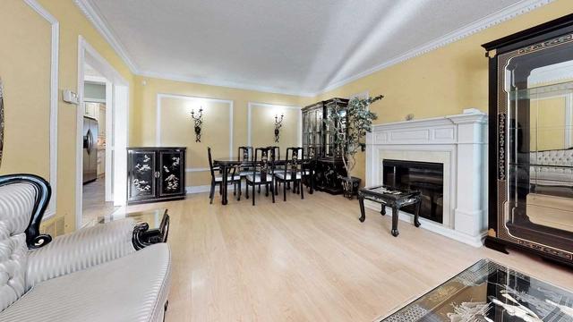 27 Waltham Dr, House detached with 3 bedrooms, 2 bathrooms and 5 parking in Toronto ON | Image 5