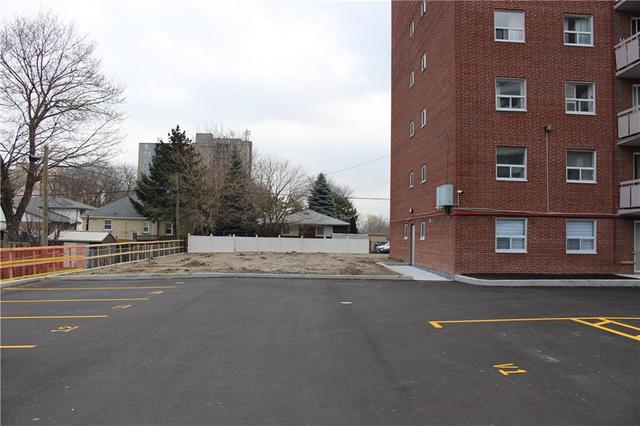 204 - 851 Queenston Road, Condo with 3 bedrooms, 1 bathrooms and null parking in Hamilton ON | Image 3