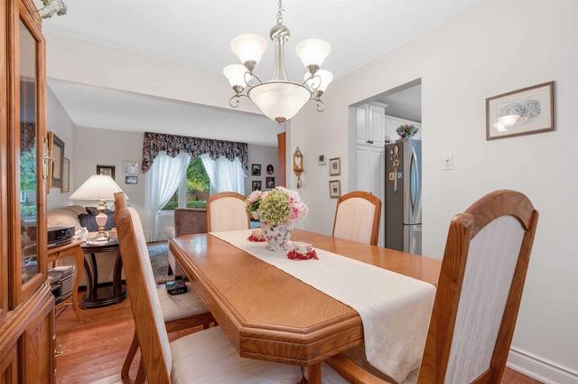 257 Trowbridge Pl, House detached with 3 bedrooms, 3 bathrooms and 3 parking in Oakville ON | Image 3